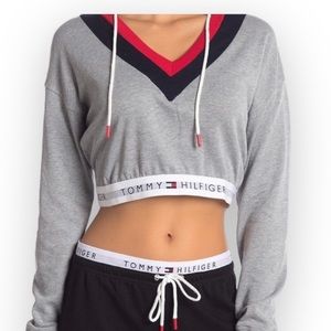 Tommy Hilfiger | Grey Crop Hoodie- Size L